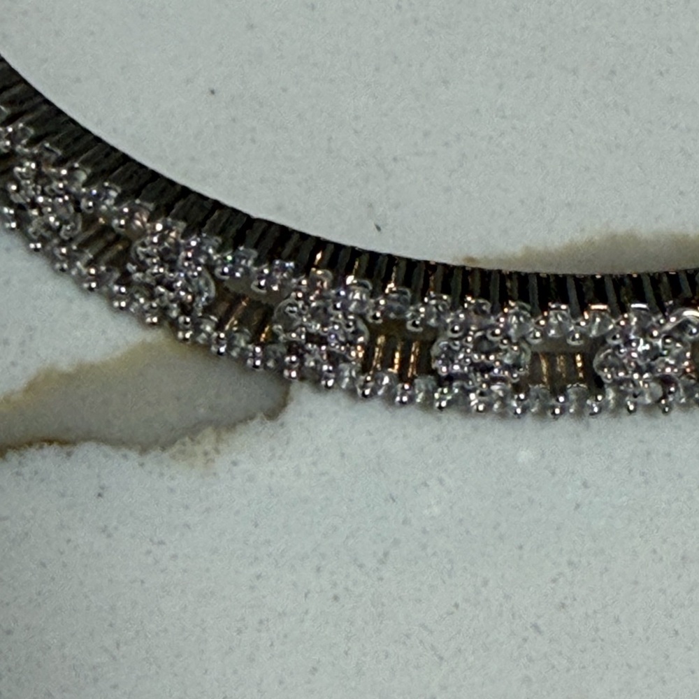 Elegant Silver Necklace with Crystal Accents